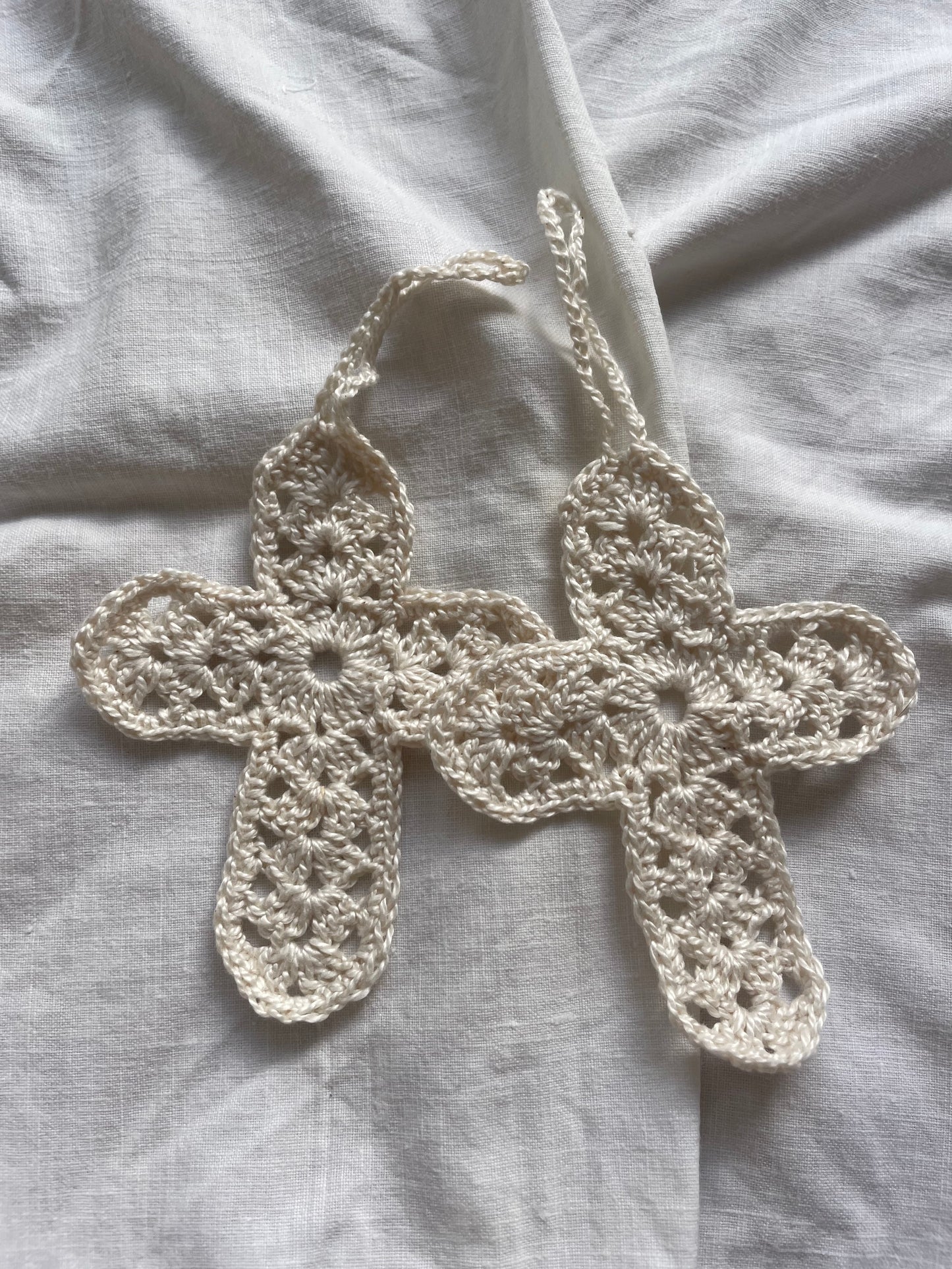 Cruces hechas a mano para bautizos y comuniones
