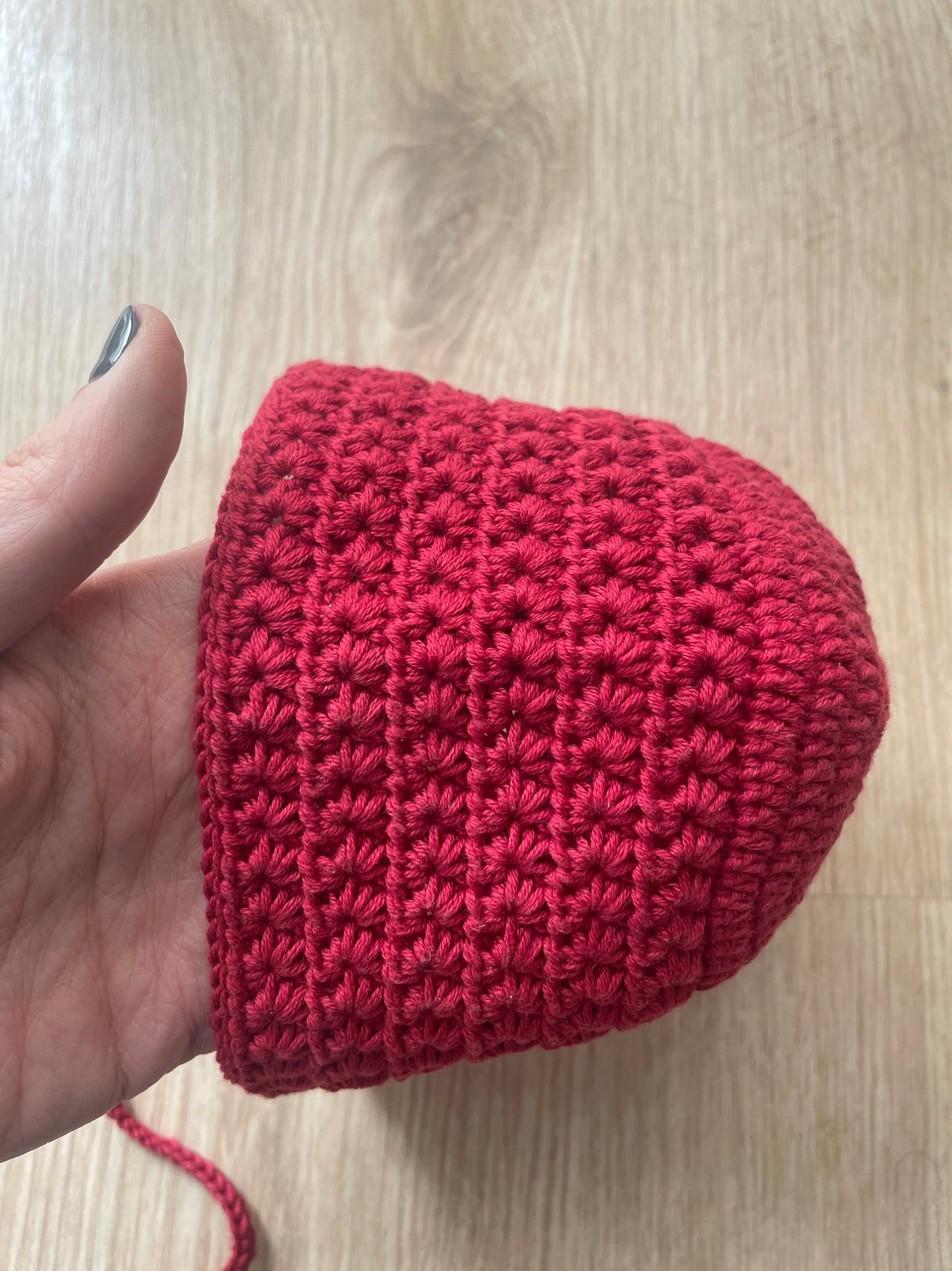 Conjunto hecho a mano de capota y patucos