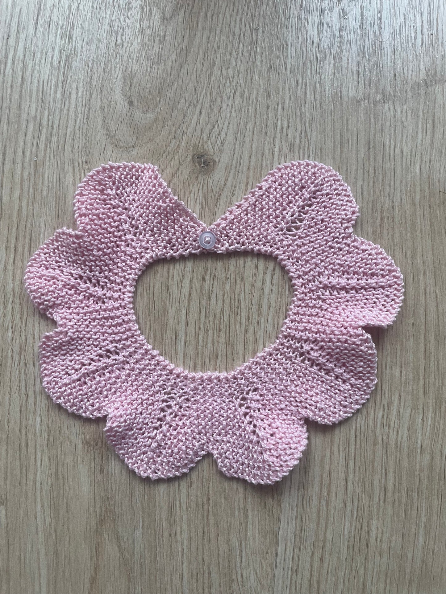 Cuello de bebé hecho a mano