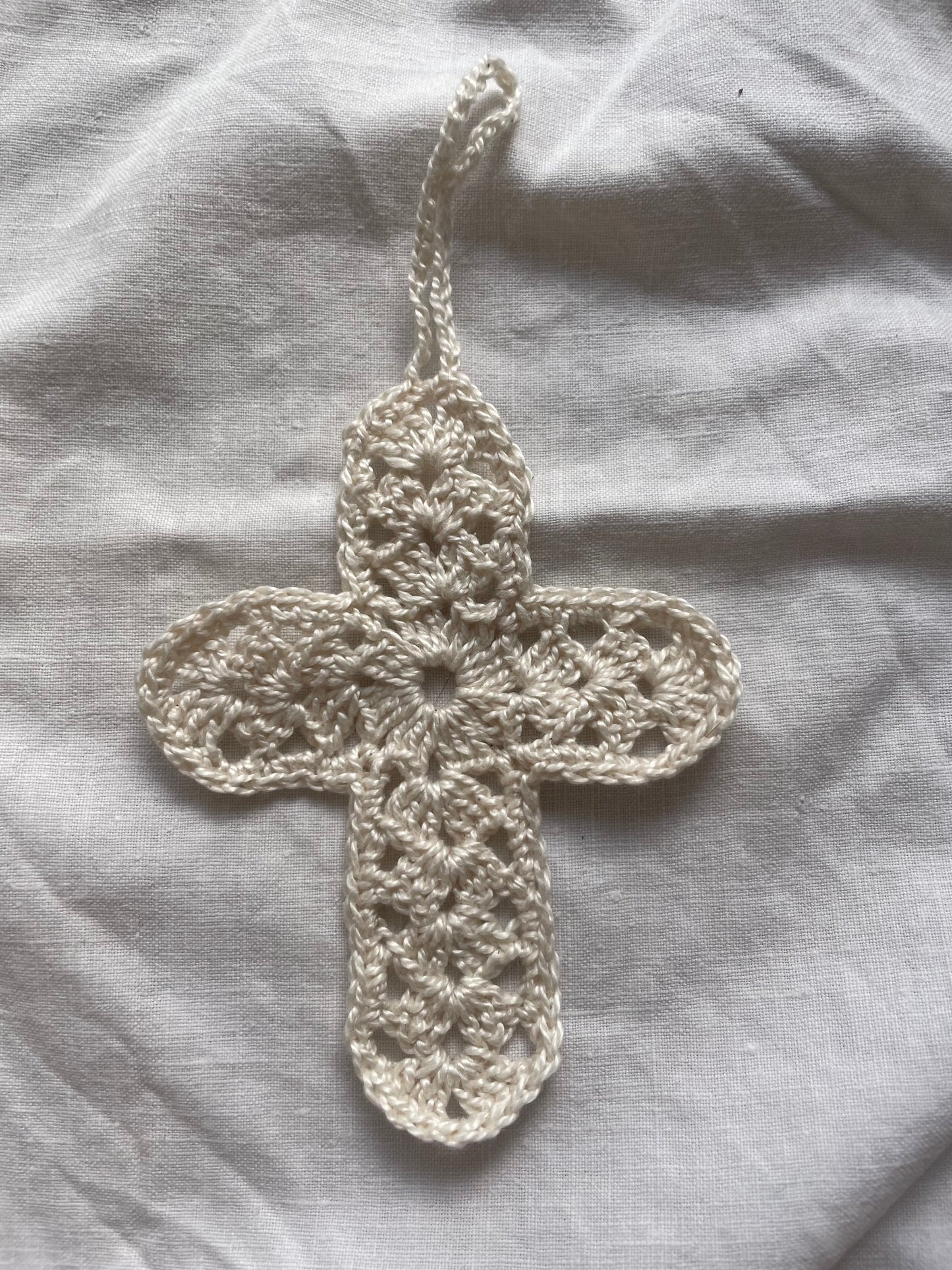 Cruces hechas a mano para bautizos y comuniones