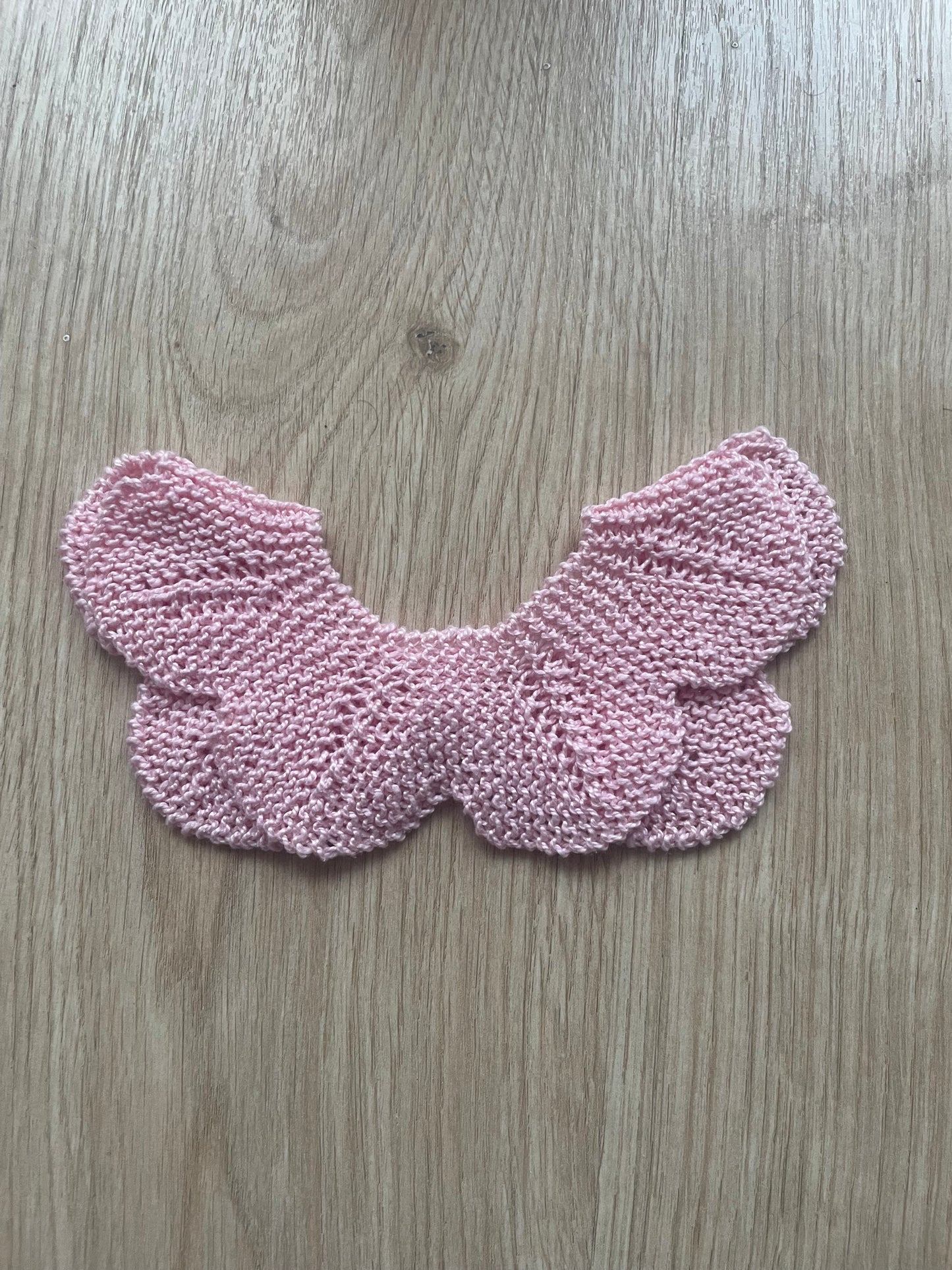 Cuello de bebé hecho a mano